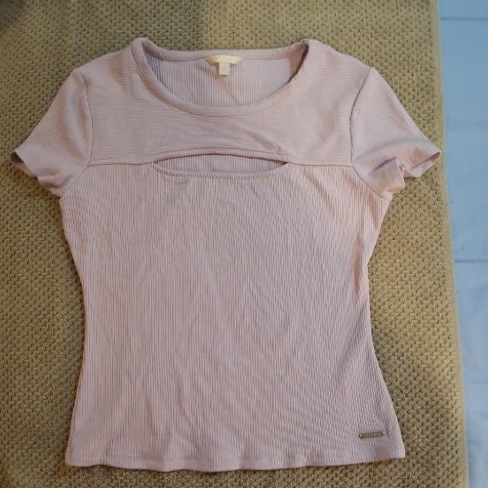 Guess Lavendar/Light Purple Ribbed Short Sleeve Top with Front Keyhole